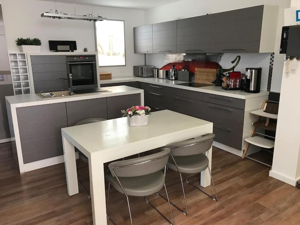 Exclusive Fewo In Warnemuende, 150M To The Beach, 2 Bathrooms, 2 Bedrooms, Sauna, Wifi And Much More. Rostock Eksteriør bilde