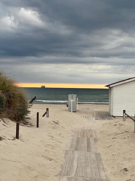 Exclusive Fewo In Warnemuende, 150M To The Beach, 2 Bathrooms, 2 Bedrooms, Sauna, Wifi And Much More. Rostock Eksteriør bilde